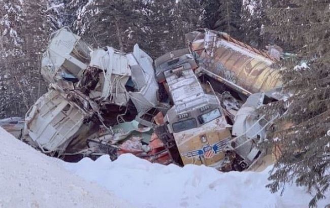 У Канаді потяг зійшов з рейок: є загиблі У Канаді потяг зійшов з рейок: є загиблі