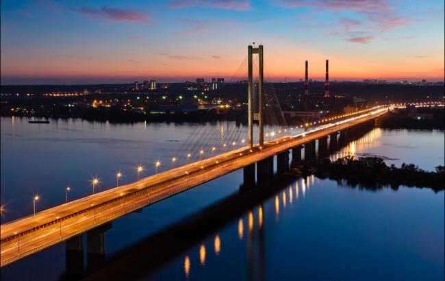 У Києві обмежать рух на двох мостах 5 лютого