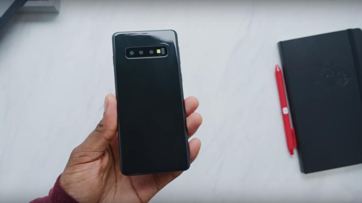 Видео дня: обзор смартфонов Samsung Galaxy S10 "слили" до анонса