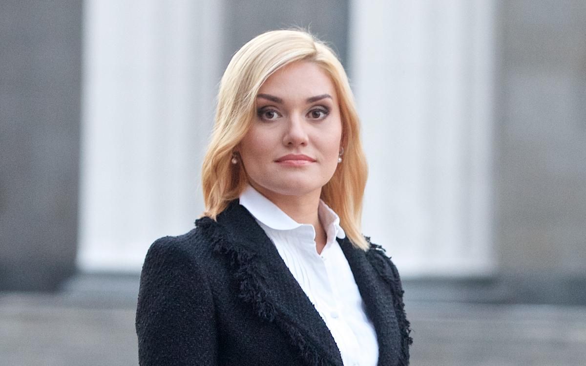 Татьяна Острикова требует от правительства вмешаться в ситуацию на таможенных постах Татьяна Острикова требует от правительства вмешаться в ситуацию на таможенных постах