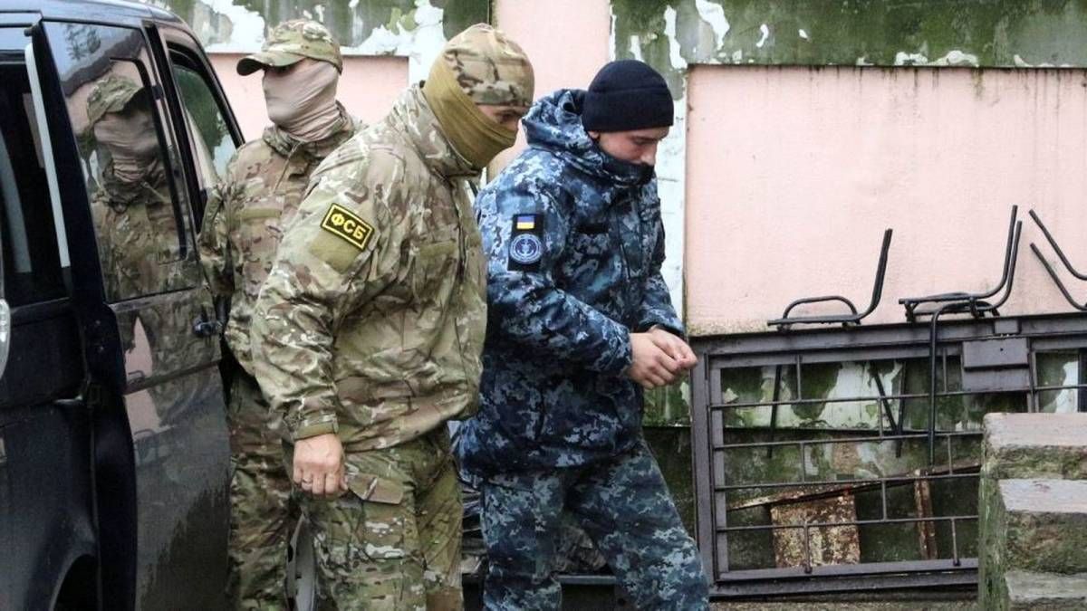 ФСБ допитала двох полонених українських моряків: адвокат розповів деталі 
