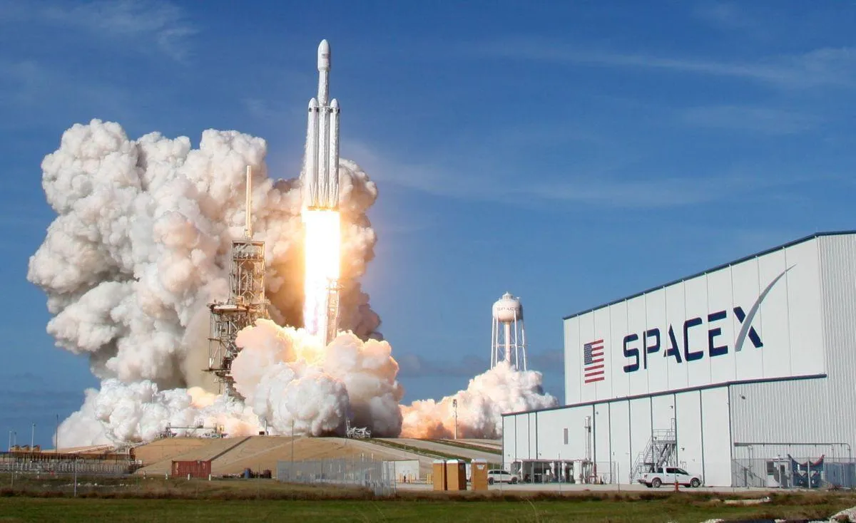 Маск SpaceX Falcon Heavy космос ракети