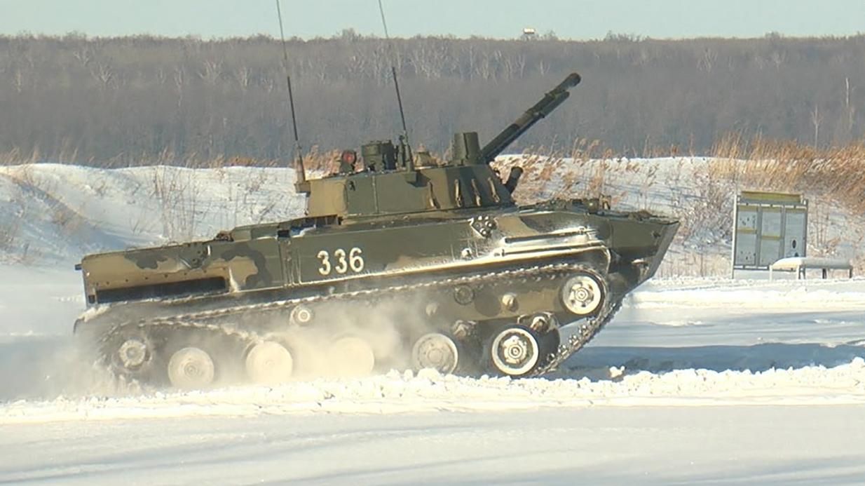 Українські воїни на Донбасі знищили бойову машину разом із окупантами: ефектне відео Українські воїни на Донбасі знищили бойову машину разом із окупантами: ефектне відео