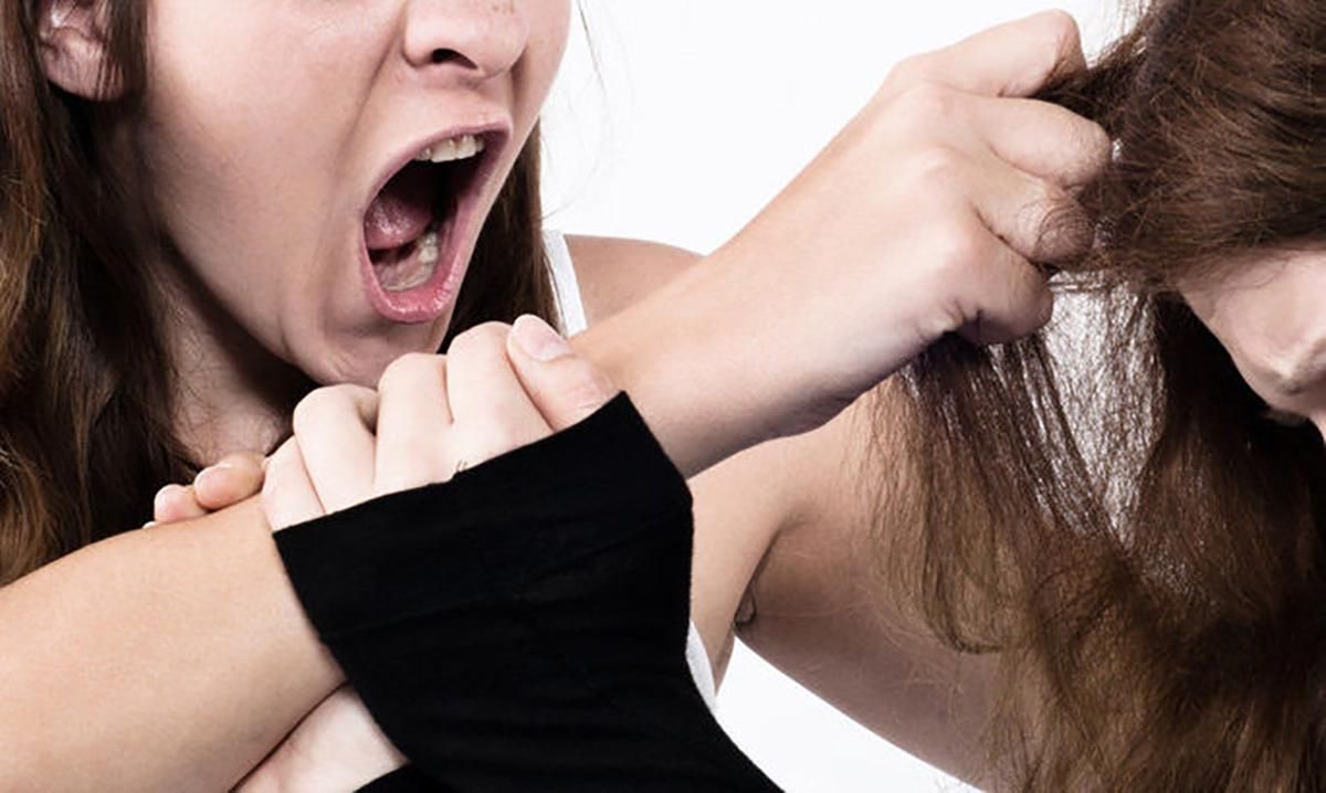 В Житомире школьницы жестоко избили свою ровесницу: видео 18+ В Житомире школьницы жестоко избили свою ровесницу: видео 18+