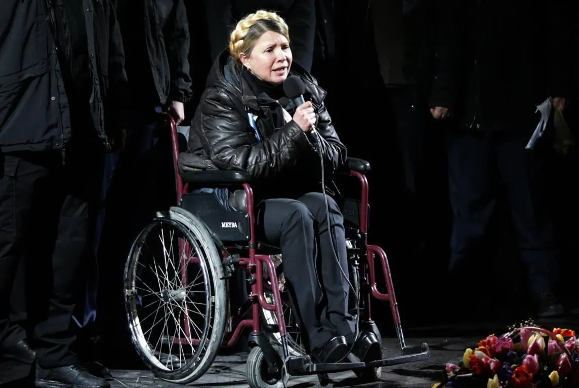 Юлія Тимошенко Майдан інвалідний візок