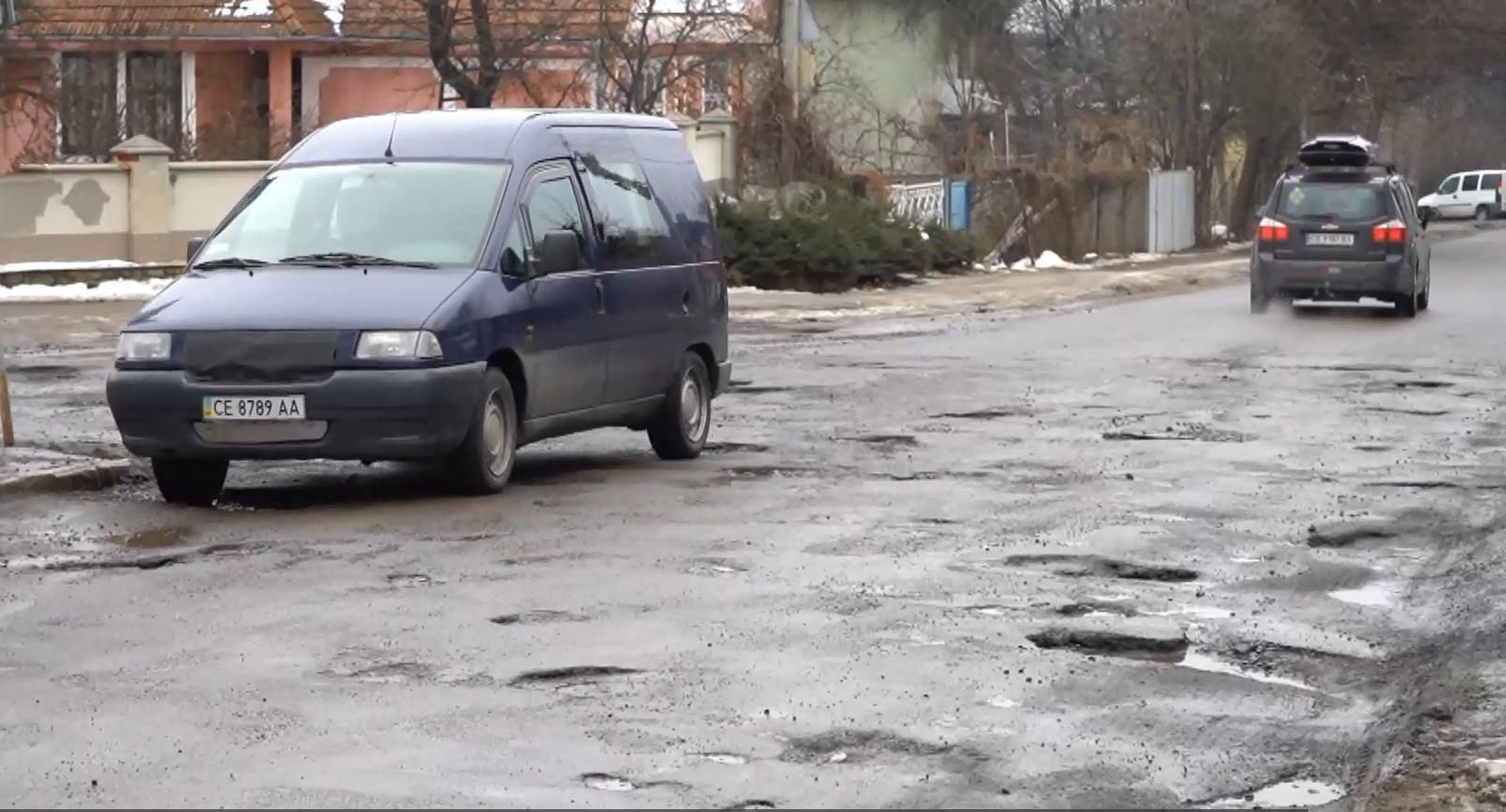 Ями на дорогах: як відшкодувати гроші на ремонт авто та де очікувати зміни