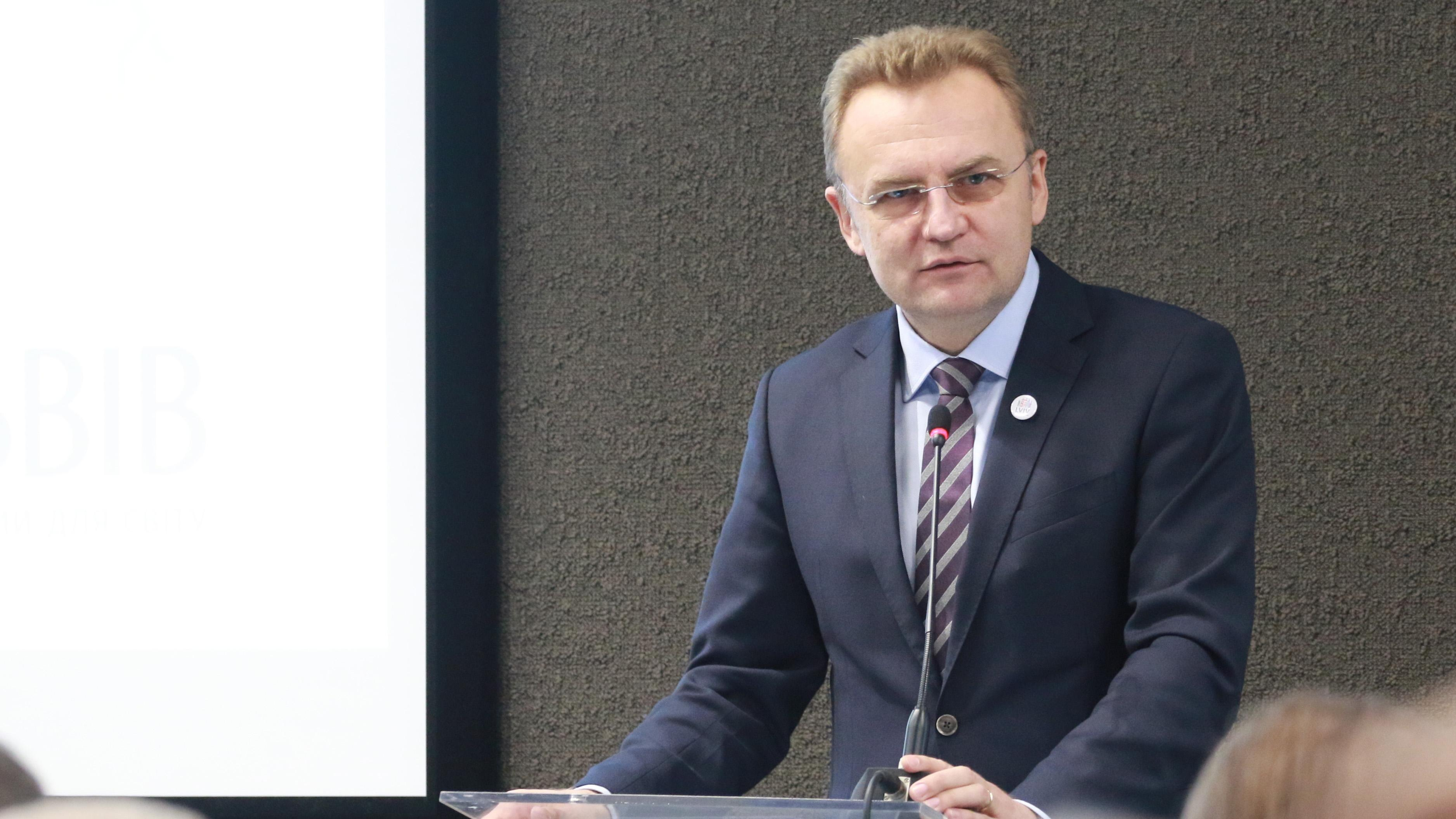 Это четкий сценарий из Администрации Президента, – Садовый о пикете против Зеленского во Львове