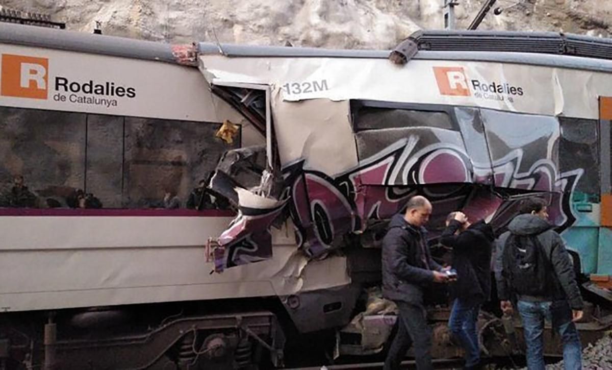 В Іспанії зіткнулися потяги: 1 людина загинула, близько 100 постраждали