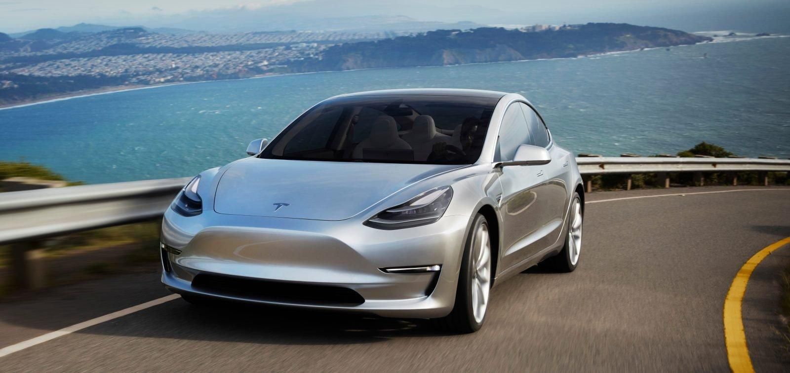 Как автомобиль Tesla Model 3 может помочь спасти жизнь водителям