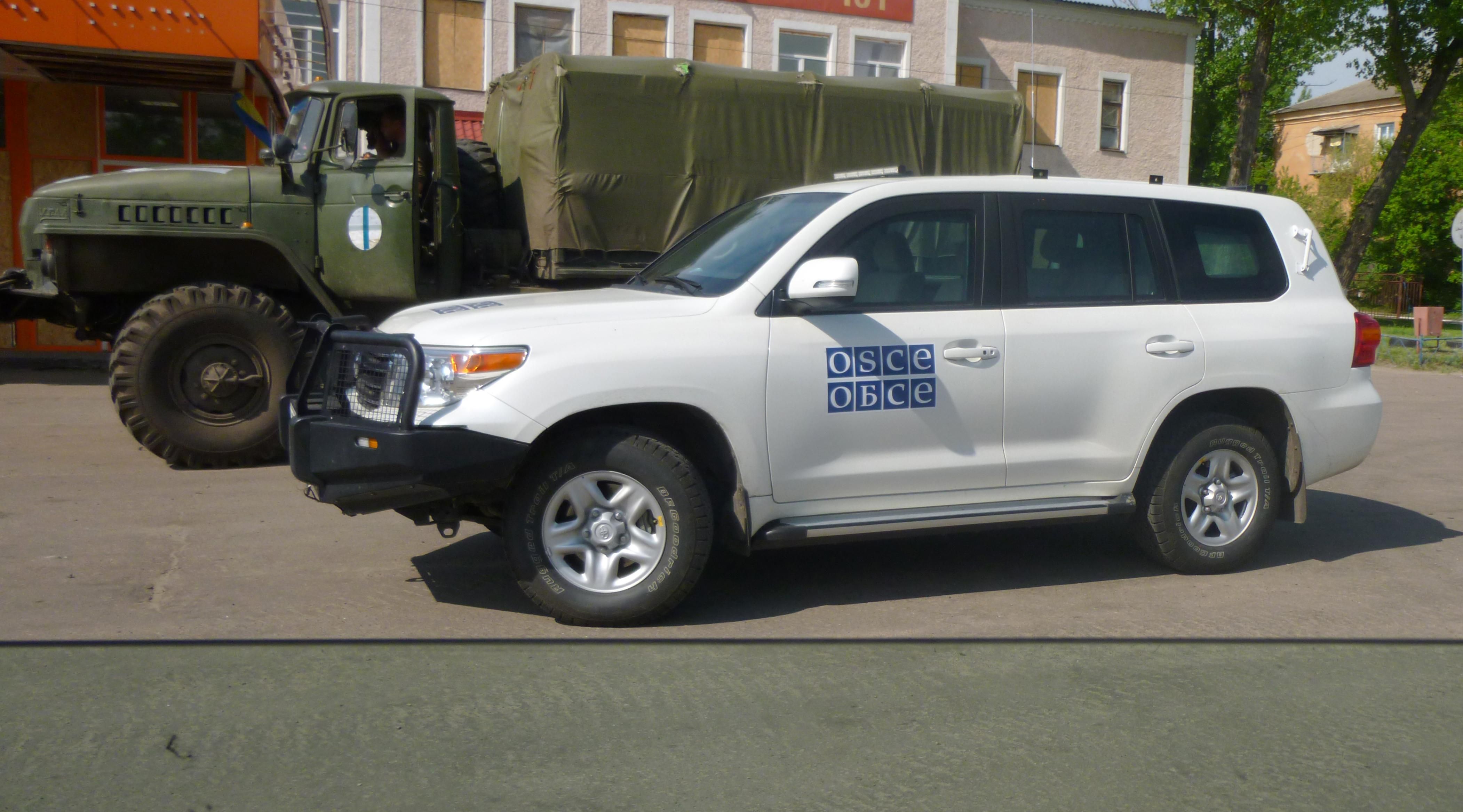 Оккупанты отличились вызывающим поведением в отношении миссии ОБСЕ на Донбассе Оккупанты отличились вызывающим поведением в отношении миссии ОБСЕ на Донбассе