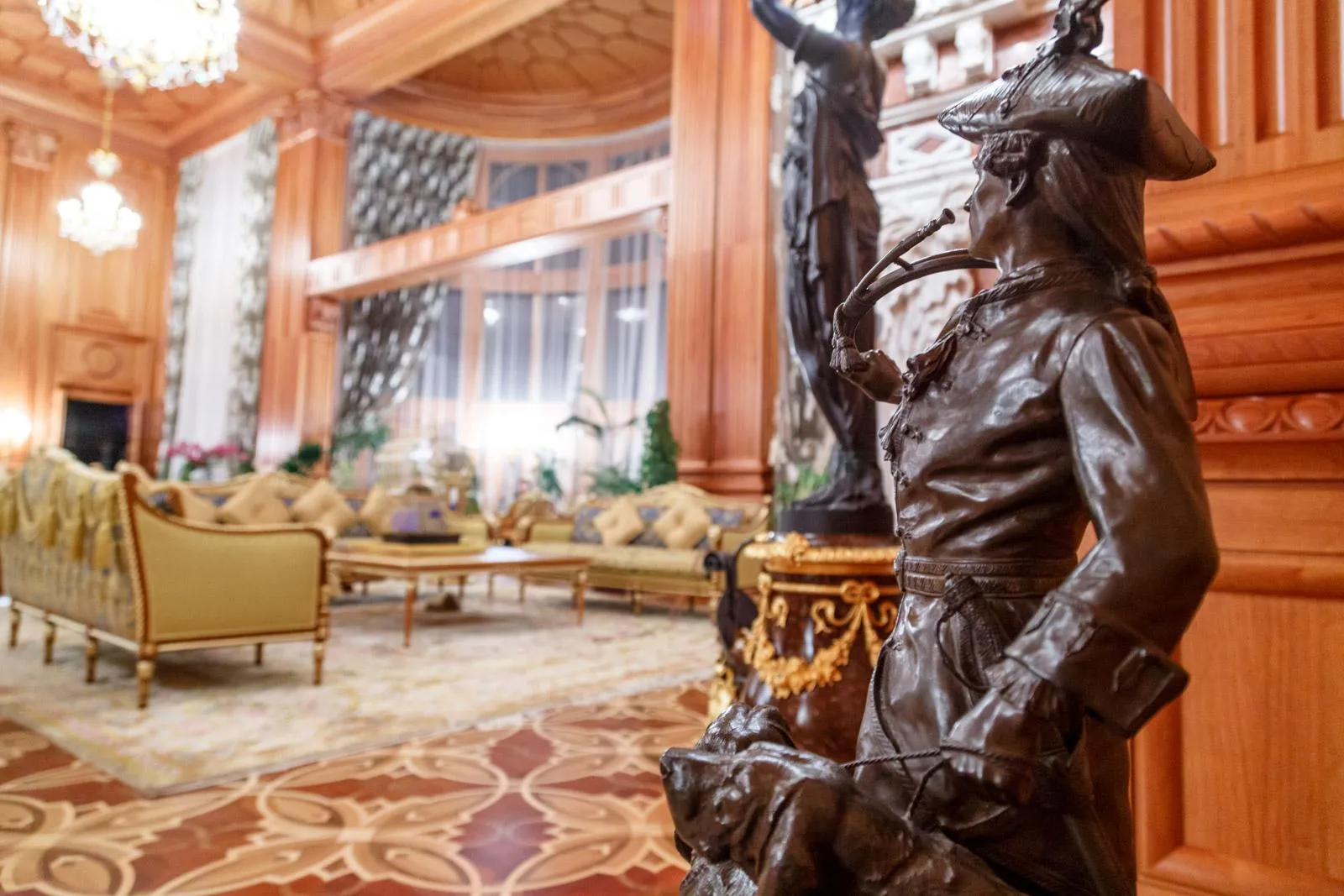 Колишня резиденція президента-втікача у Межигір'ї Колишня резиденція президента-втікача у Межигір'ї