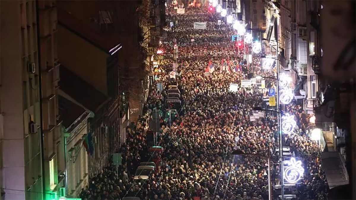Проснись: в Сербии снова протестуют против президента и правительства – фото и видео