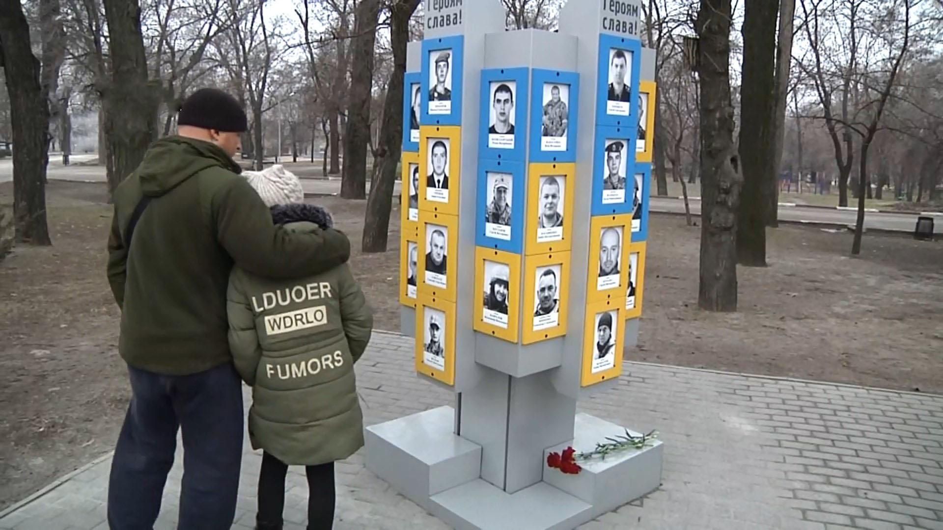 Пам'ять загиблих героїв у боях за Дебальцеве вшанували у Запоріжжі: фото та відео