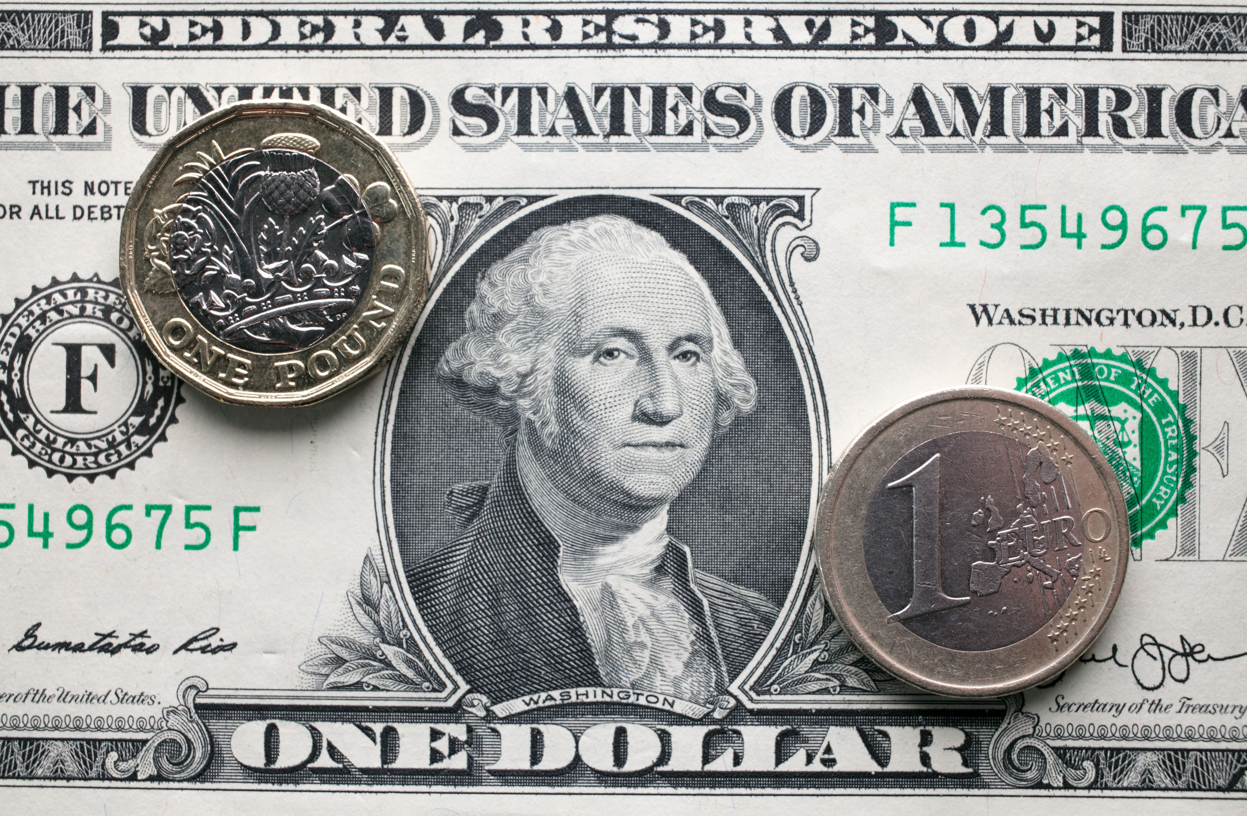 Готівковий курс валют на 11.02.2019: курс долару та євро