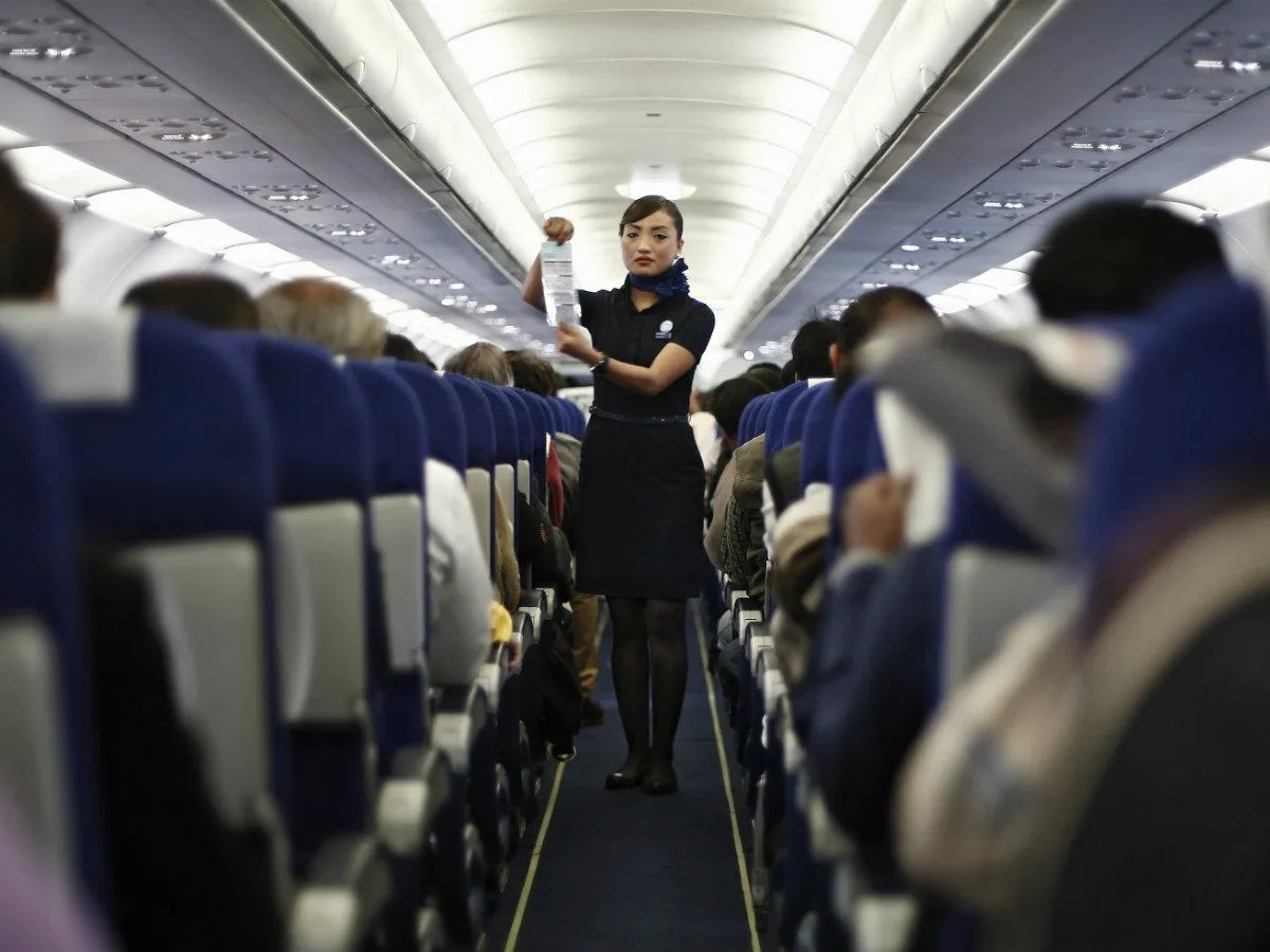 Уважно прослухайте безпековий інструктаж Уважно прослухайте безпековий інструктаж