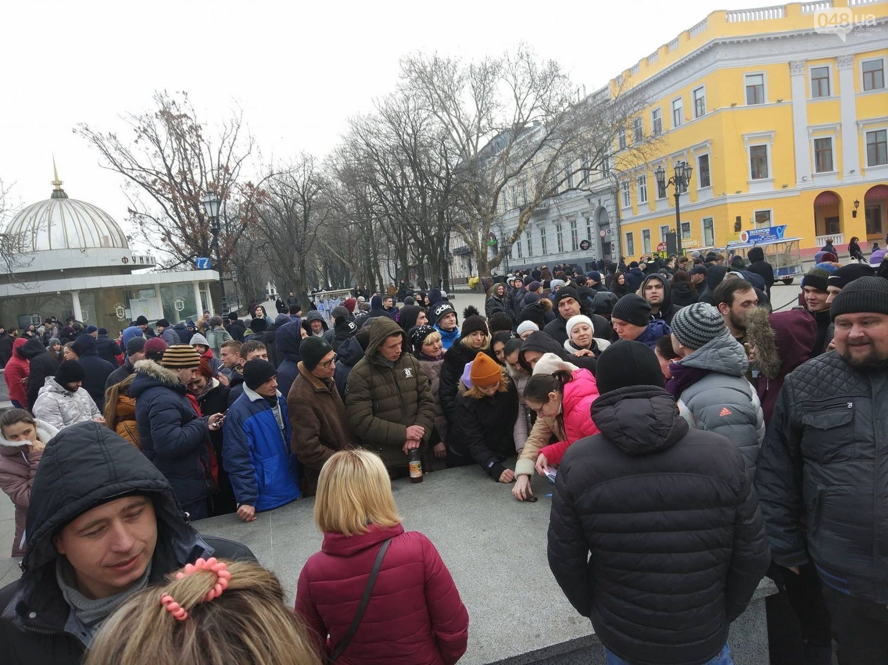 Пранкери зібрали сотню людей на мітинг за вигаданого кандидата: відео 