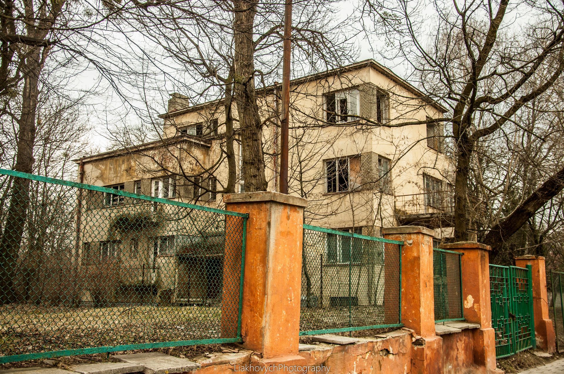 Замість історичного будинку у Львові з'явиться сучасний дитячий центр: фотопорівняння