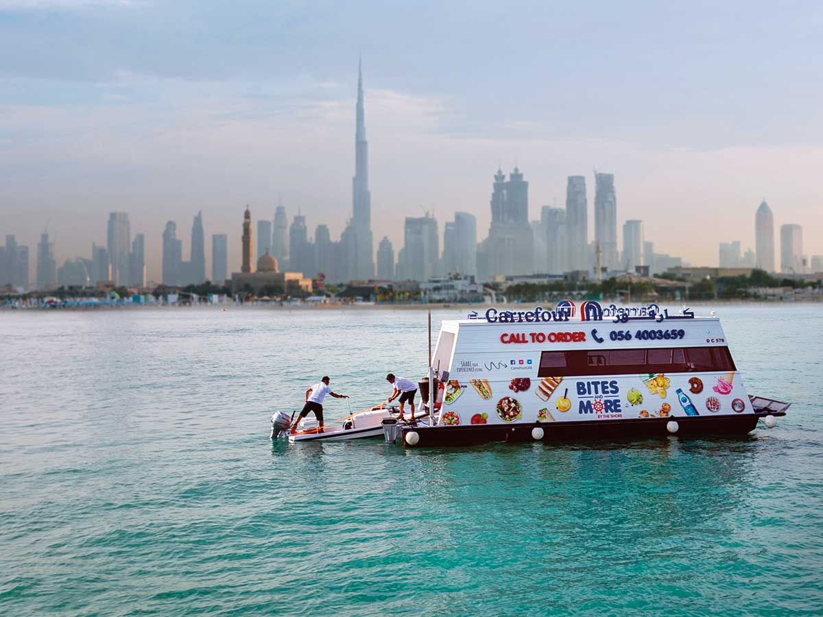В ОАЭ открыли первый в мире супермаркет на воде