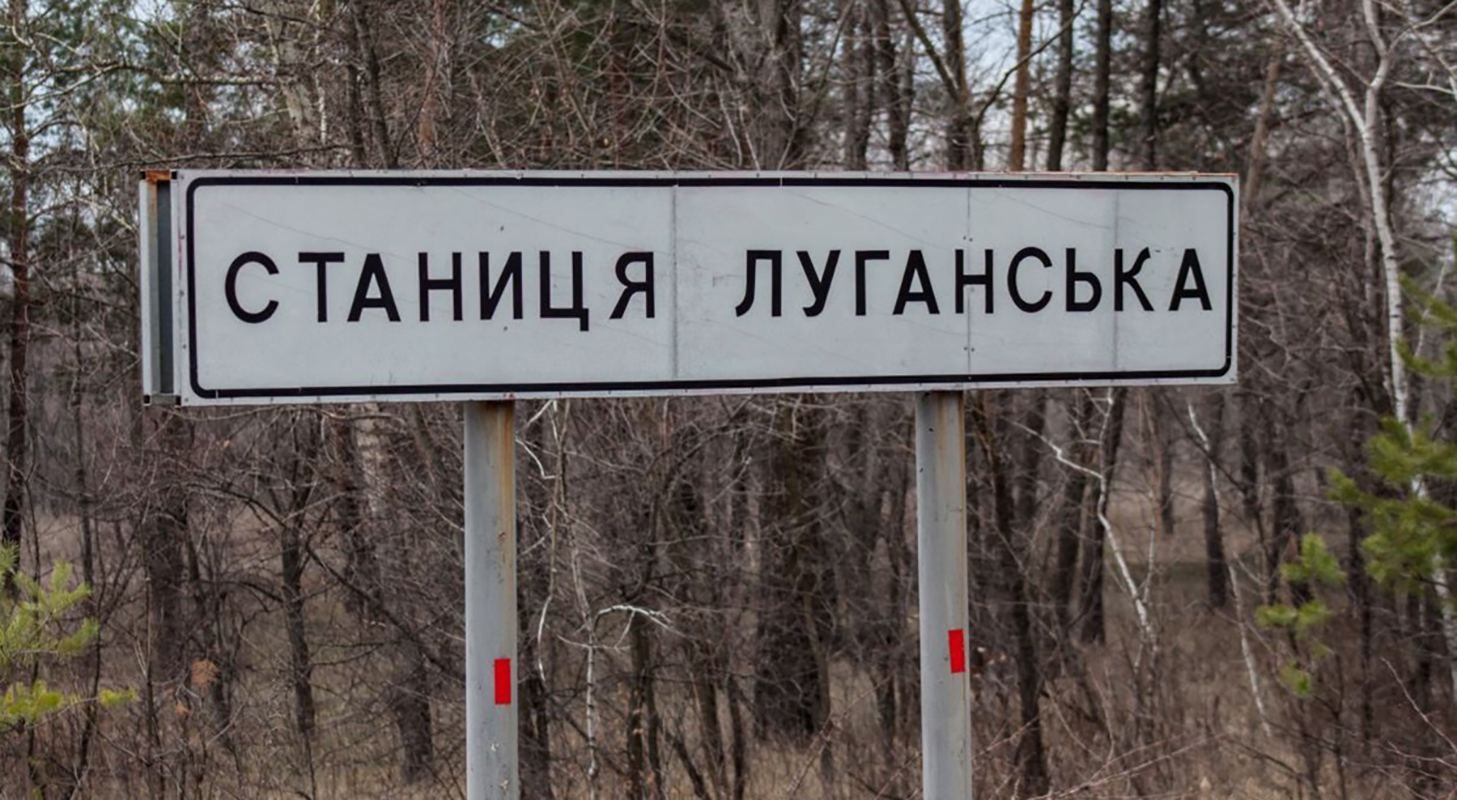 На лютневому морозі: журналіст показав фото кілометрових черг до пунктів пропуску на Донбасі