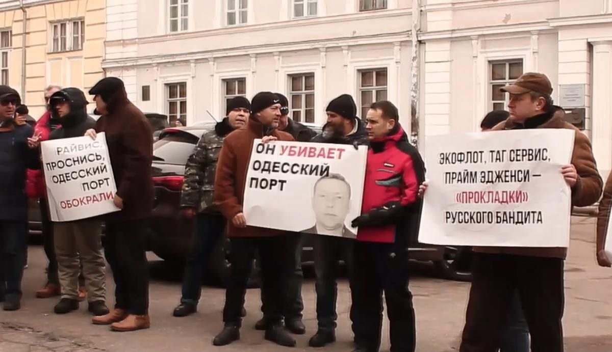Активисты вышли на митинг против махинаций россиянина, который ведет бизнес в Одессе     