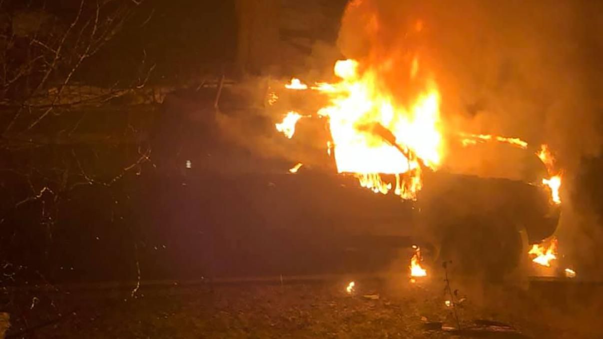 Машину представителя "Свободы" сожгли в Киеве: политик обвиняет строительную мафию