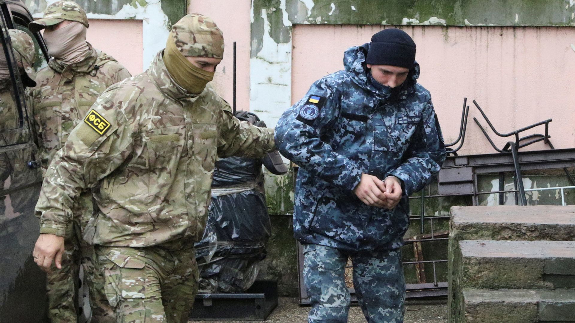 За тим же сценарієм: суд Москви залишив під вартою ще чотирьох українських моряків