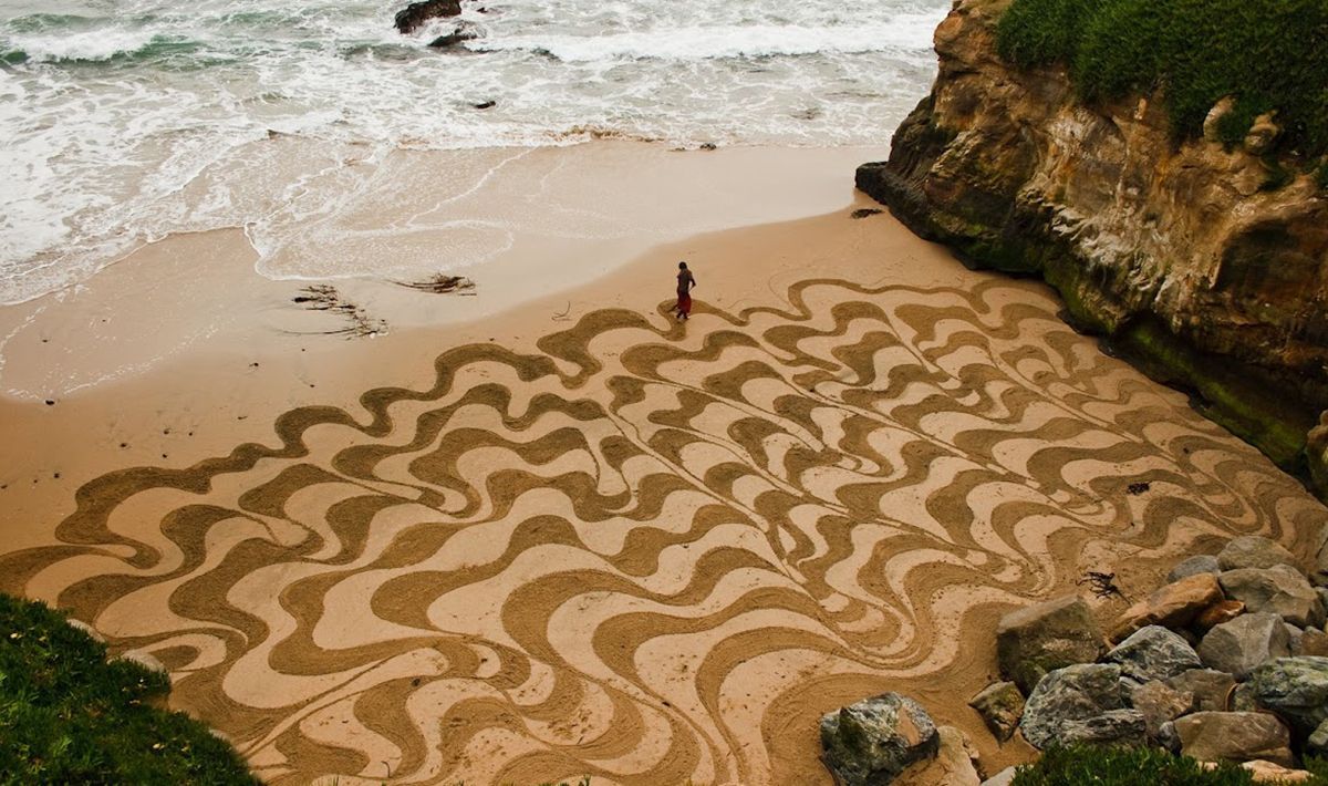 Туристів на Канарських островах будуть штрафувати за малюнки на піску