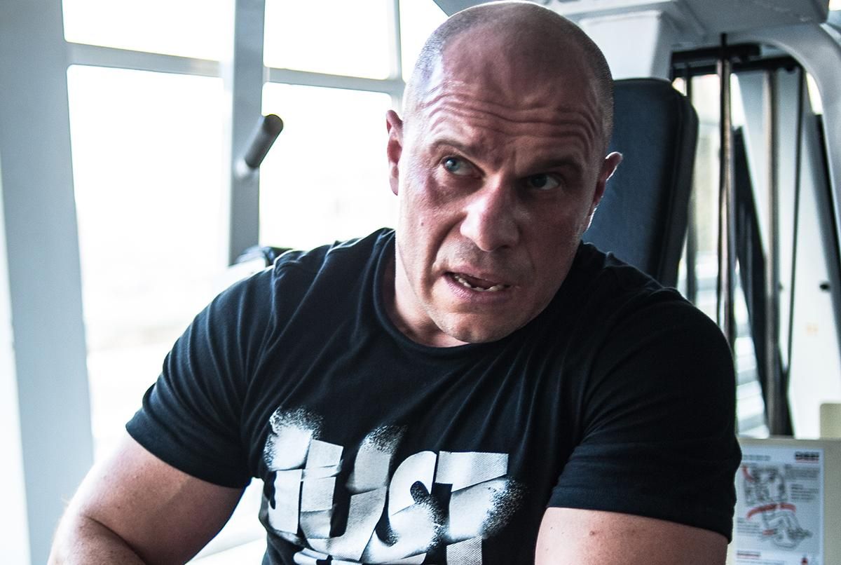 Кива обещает внести залог за полицейского, арестованного за избиение лежачего активиста Кива обещает внести залог за полицейского, арестованного за избиение лежачего активиста