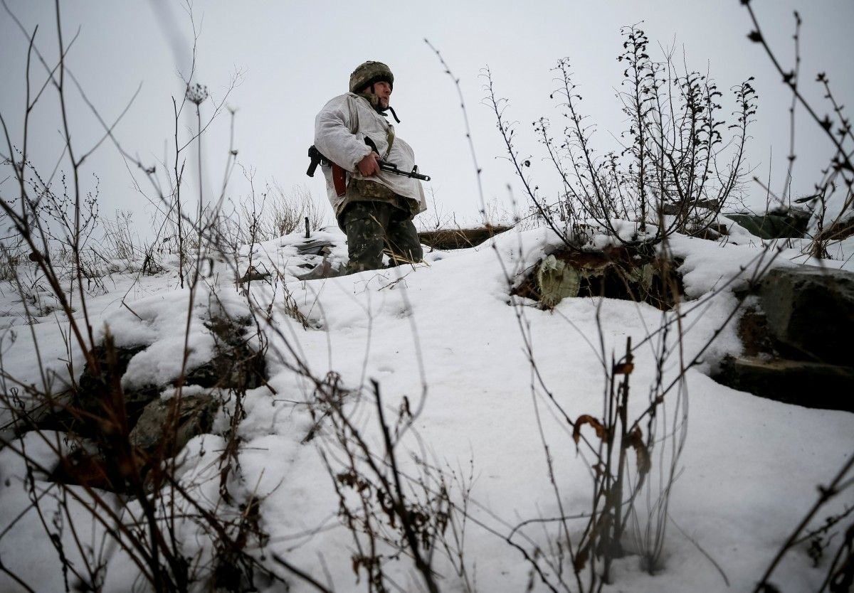 Бойовики на Донбасі обстрілюють українські позиції: один воїн поранений