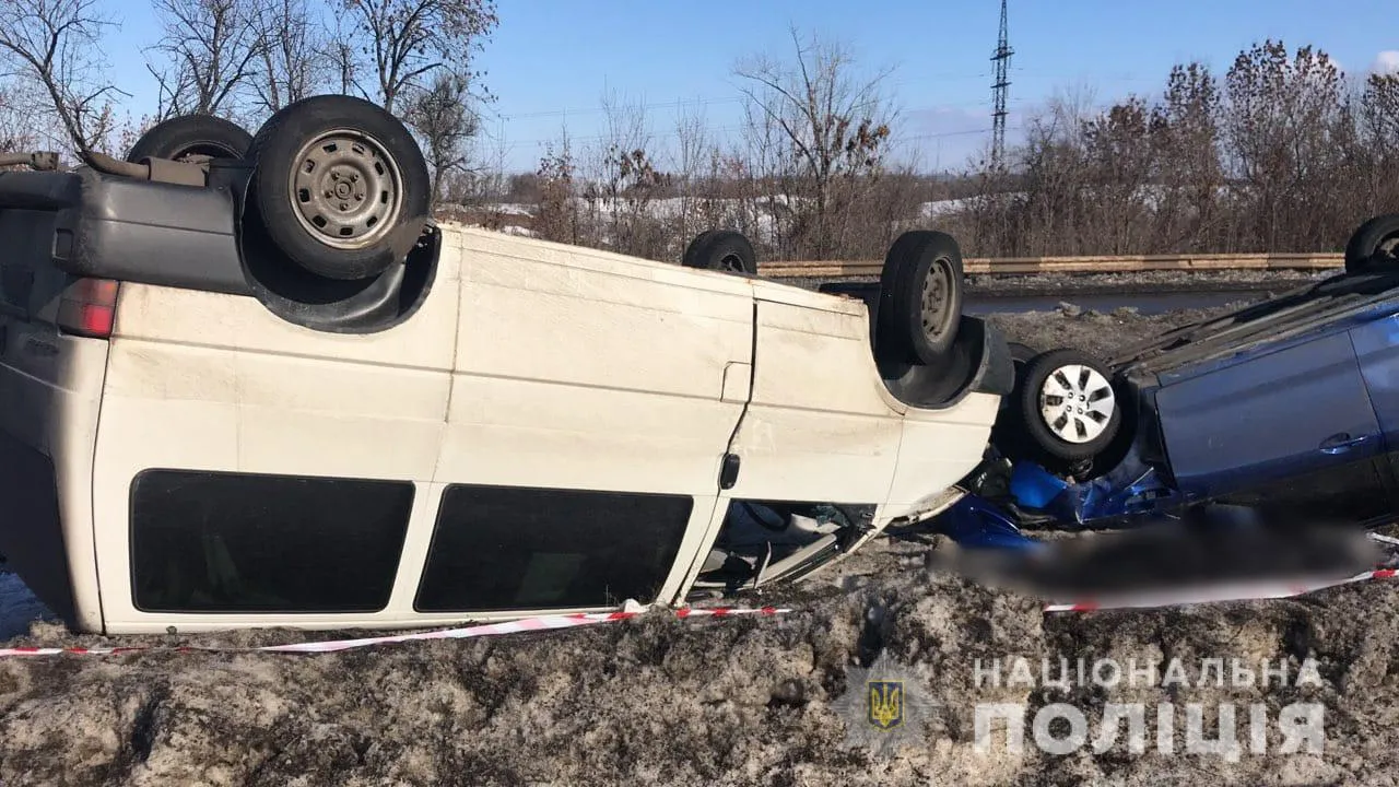 Через ДТП під Харковом загинула жінка, ще 5 осіб отримали поранення