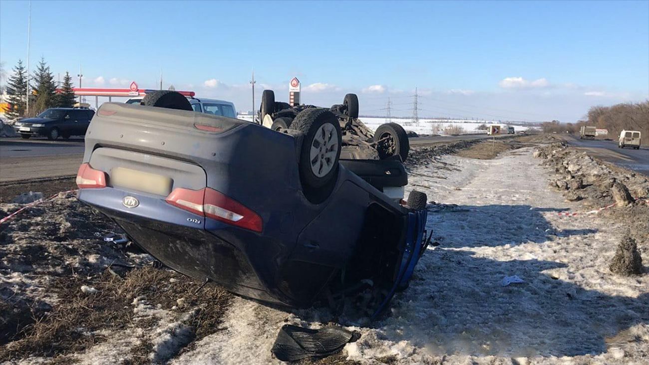 Много травмированных и перевернутые авто: под Харьковом произошло масштабное ДТП – фото