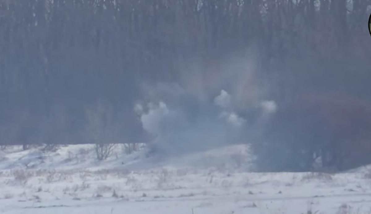 Бойцы ВСУ уничтожили огневую точку оккупантов на Донбассе: яркое видео Бойцы ВСУ уничтожили огневую точку оккупантов на Донбассе: яркое видео