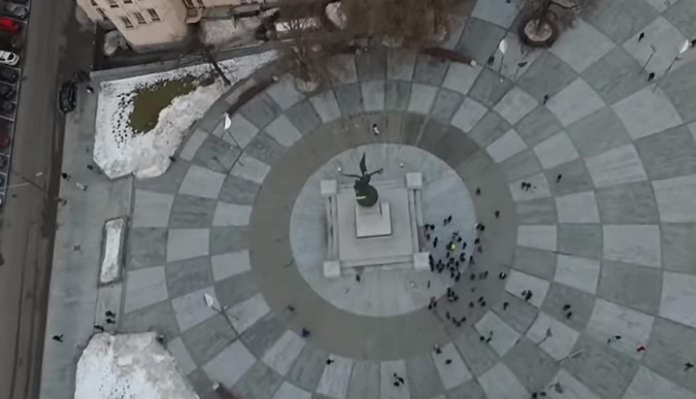 Цена - тысяча гривен: в Харькове десятки людей вышли митинговать за серийного убийцу