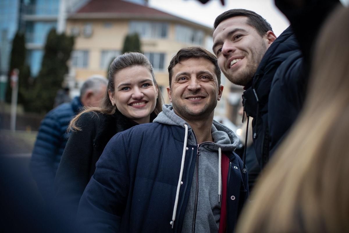 Зеленський здатний "зшити" Україну, – політолог Зеленський здатний "зшити" Україну, – політолог