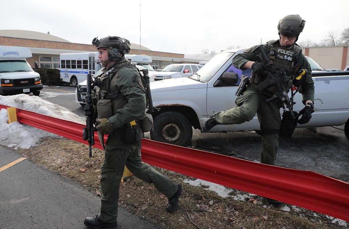 В США устроили стрельбу в офисе одной из компаний: Трамп следит за ситуацией