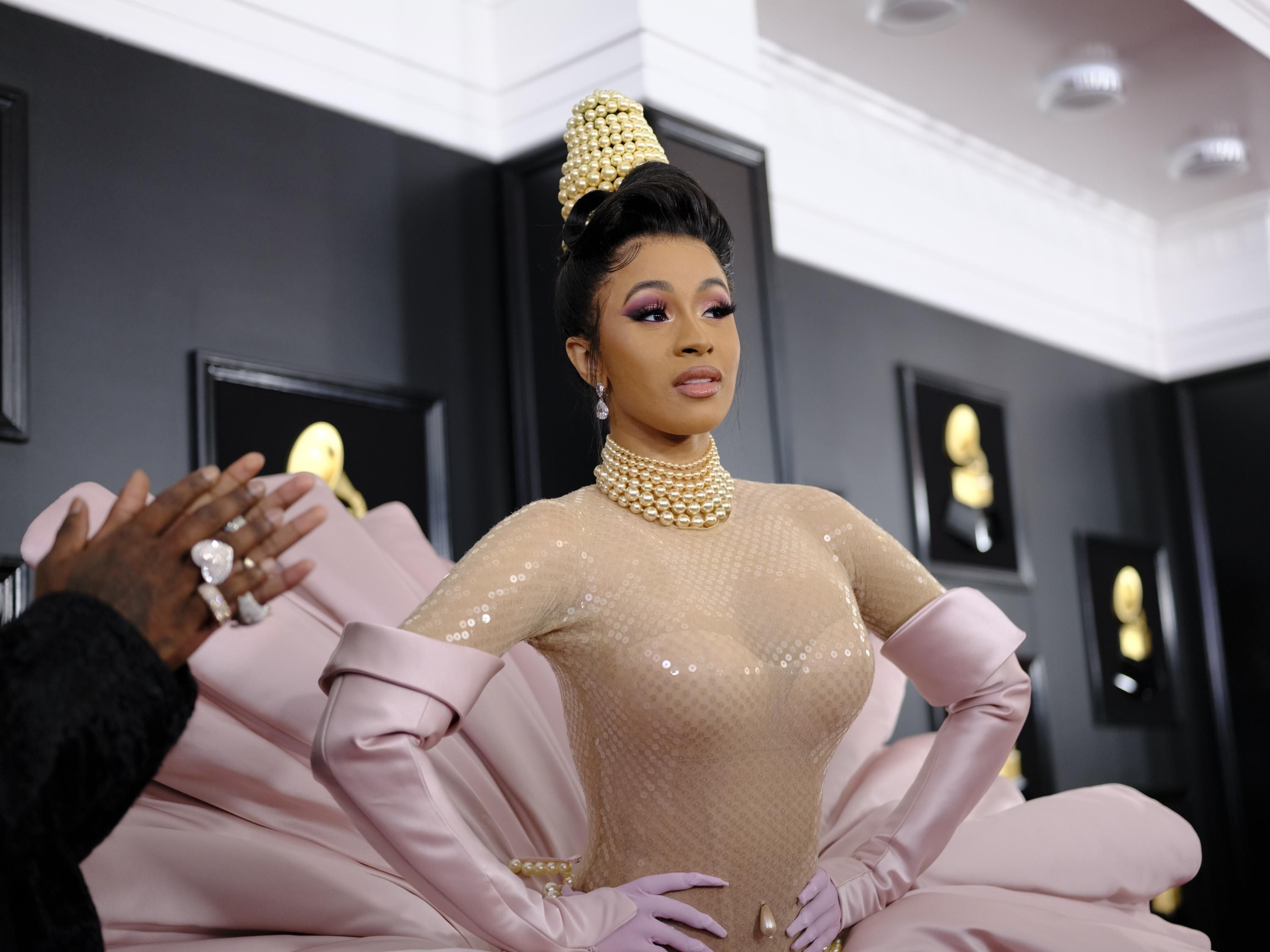 Cardi B зробила пірсинг на обличчі: фото