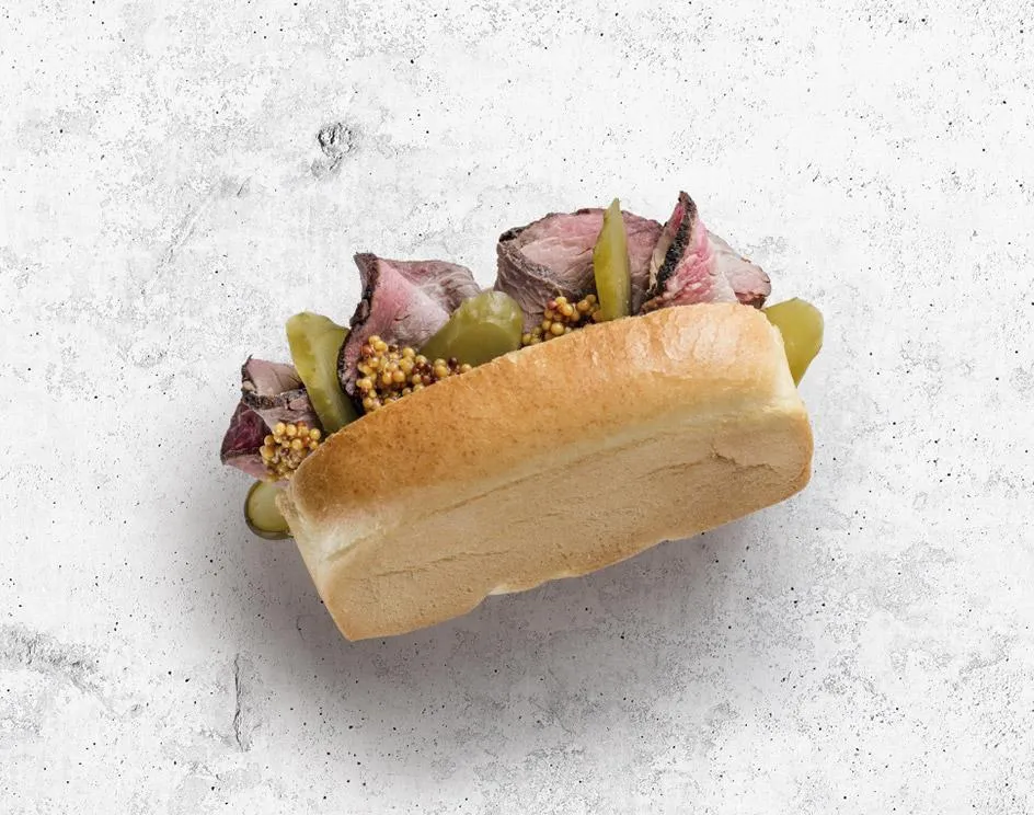 Новий сендвіч з ростбіф та корнішонами Новий сендвіч з ростбіф та корнішонами