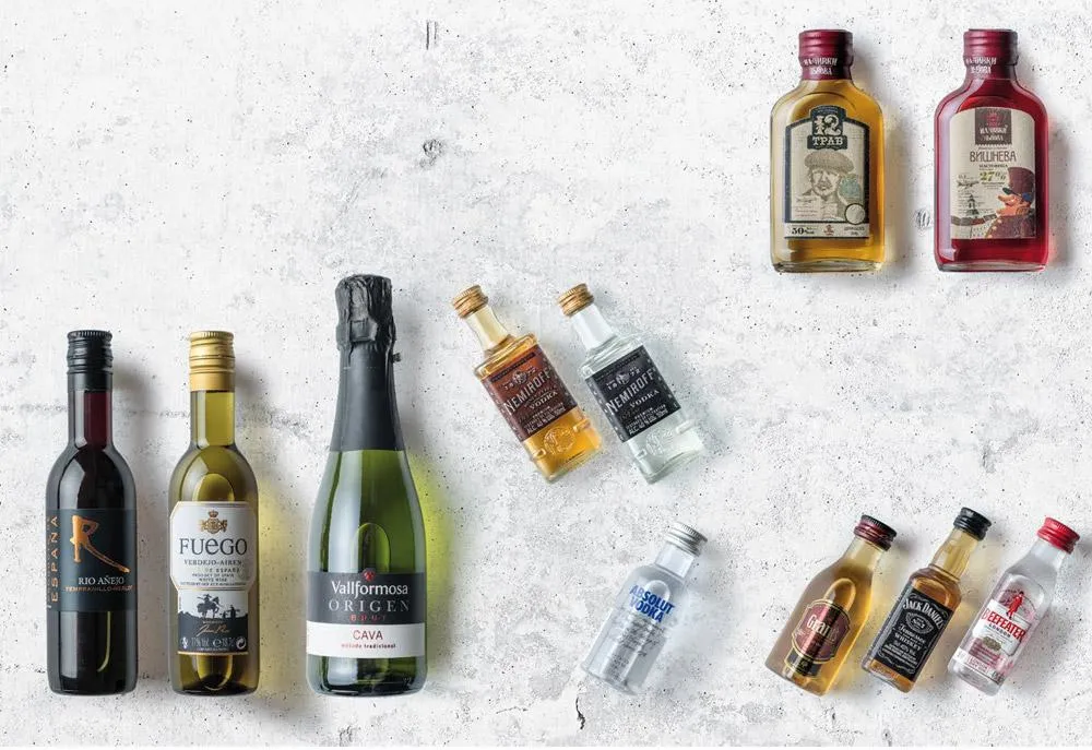 Новий асортимент міцного алкоголю на борту літака МАУ Новий асортимент міцного алкоголю на борту літака МАУ