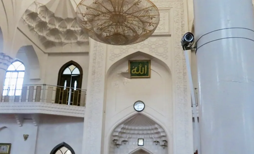 У мечетях стоять камери У мечетях стоять камери