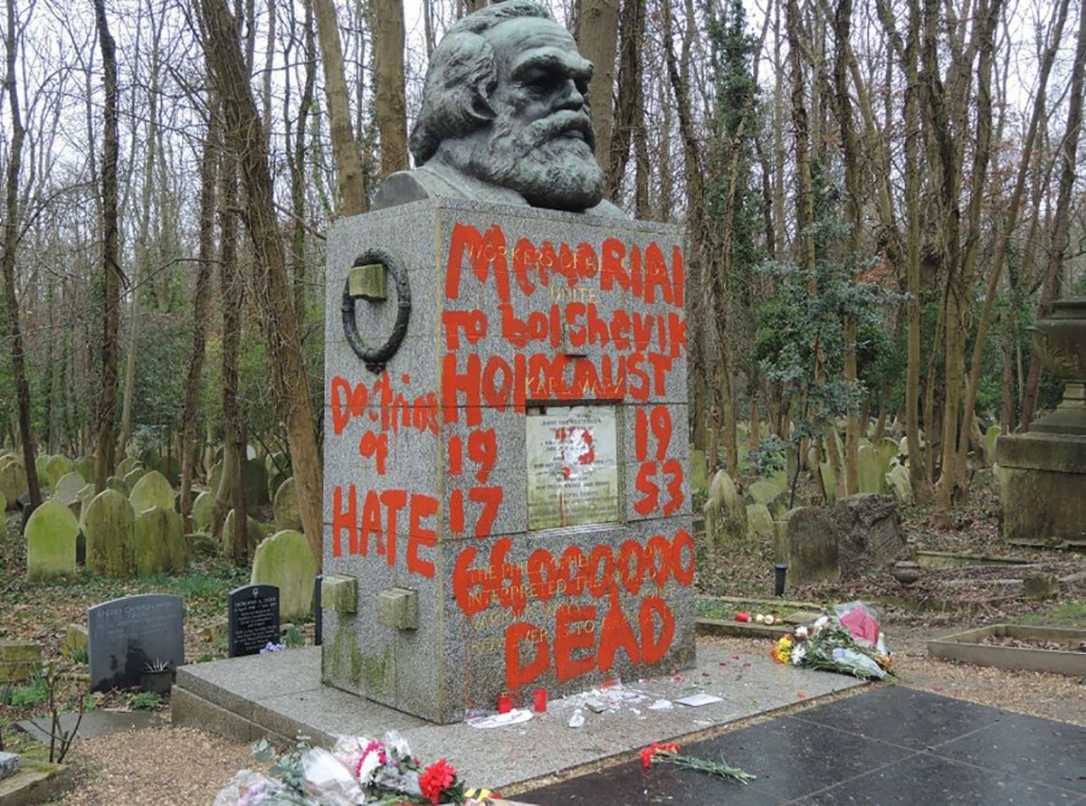 "Архітектор геноциду": у Лондоні спаплюжили могилу Карла Маркса