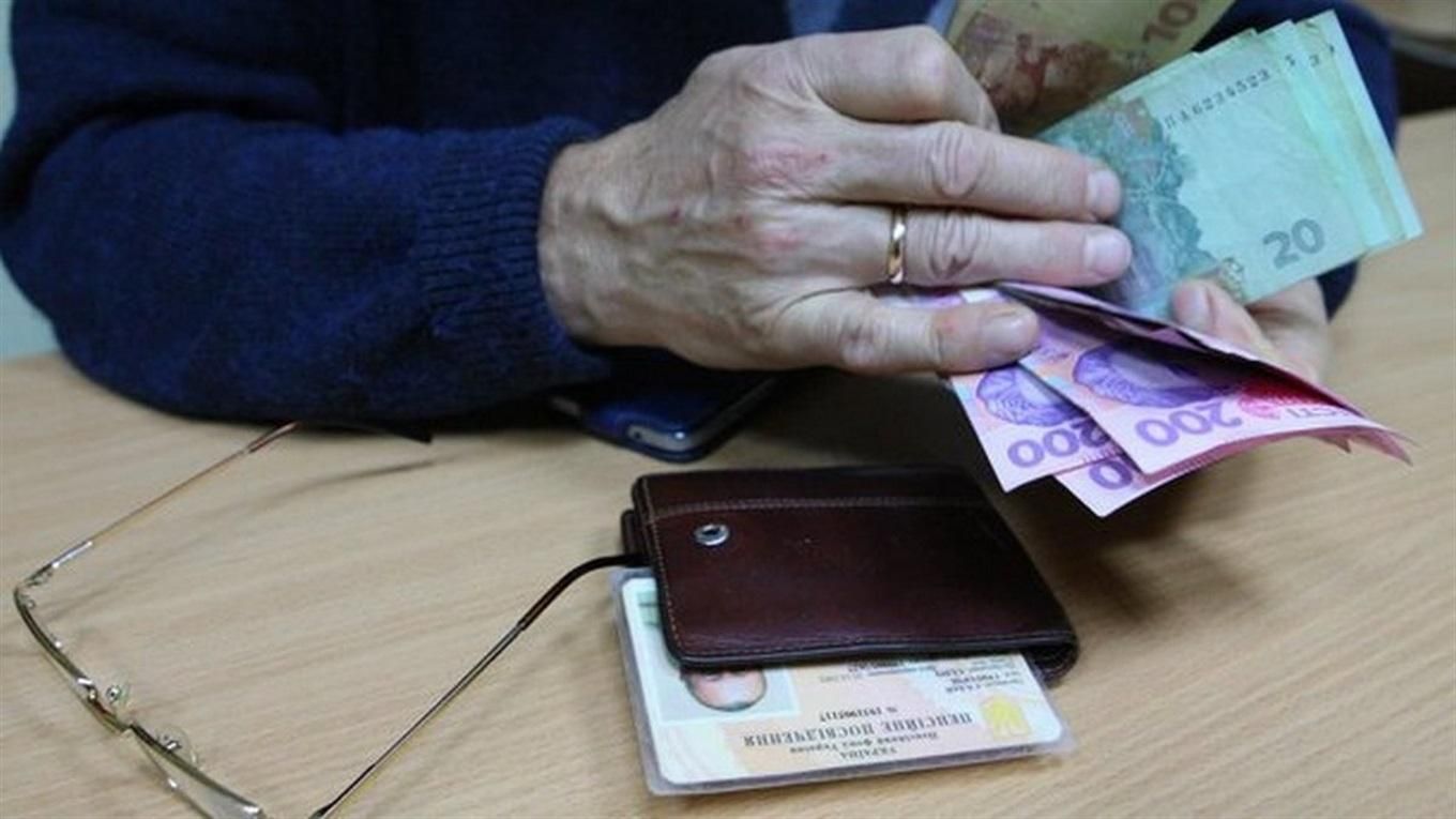 Коли в Україні знову підвищать пенсії 