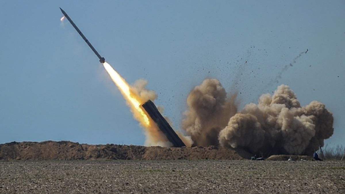 На выставке в ОАЭ продемонстрировали проект украинской системы залпового огня на шасси КрАЗ На выставке в ОАЭ продемонстрировали проект украинской системы залпового огня на шасси КрАЗ