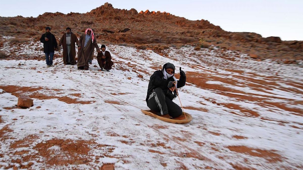 У Саудівській Аравії випав сніг: вражаючі фото
