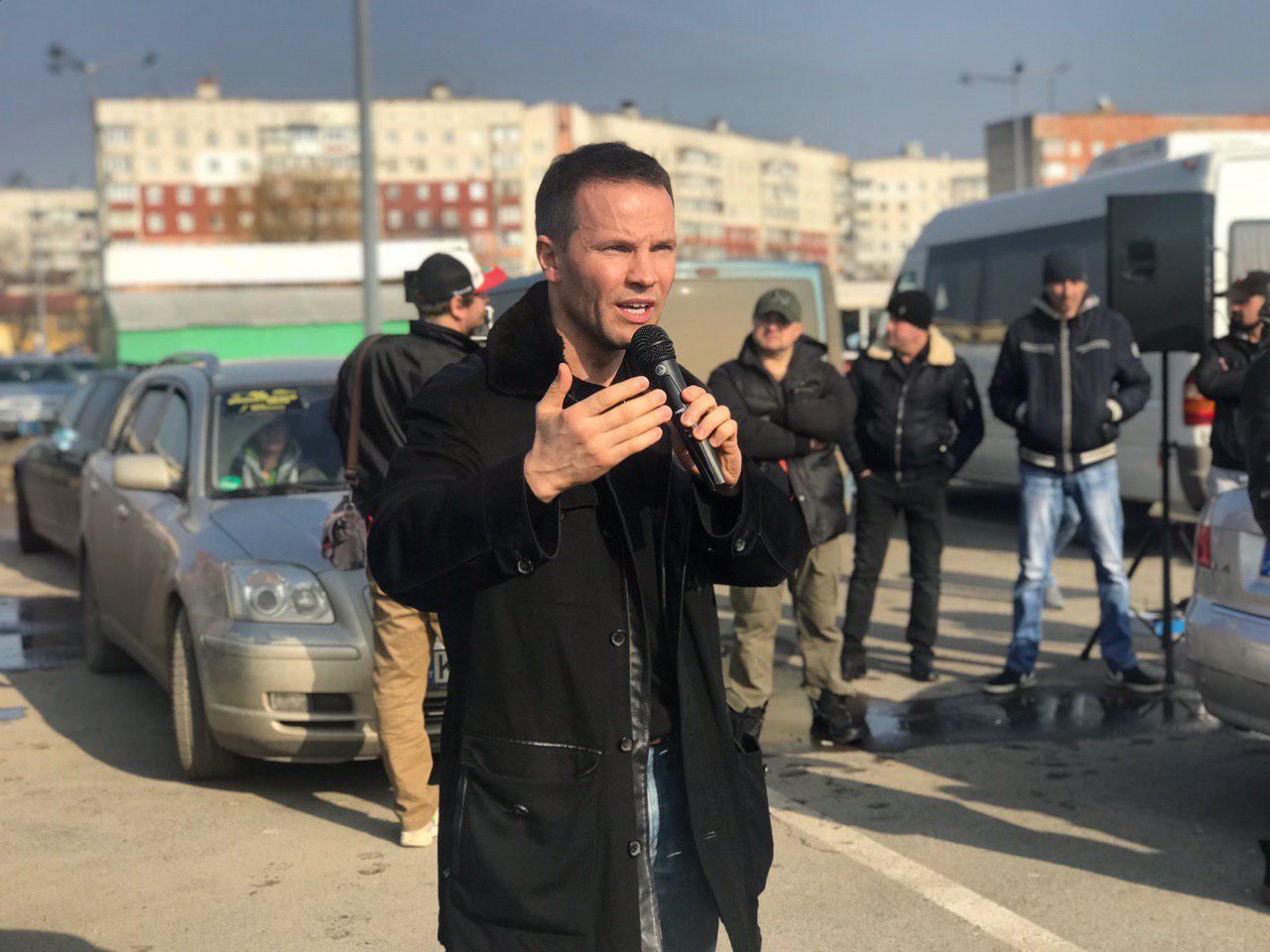 Дерев’янко на автопробігу в Чернівцях: 10% за розмитнення – це наша ВОЛЯ Дерев’янко на автопробігу в Чернівцях: 10% за розмитнення – це наша ВОЛЯ