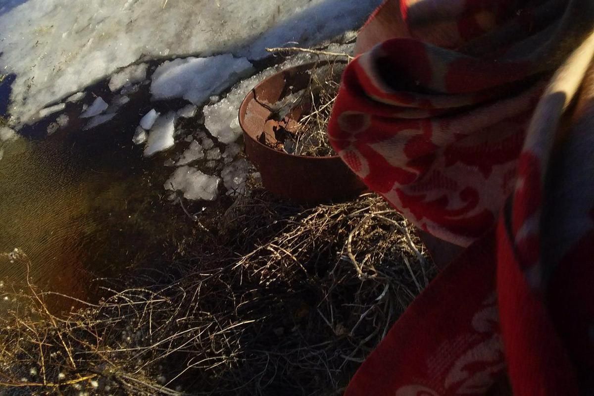 У Дніпрі шість чоловіків провалилися під кригу: фото У Дніпрі шість чоловіків провалилися під кригу: фото