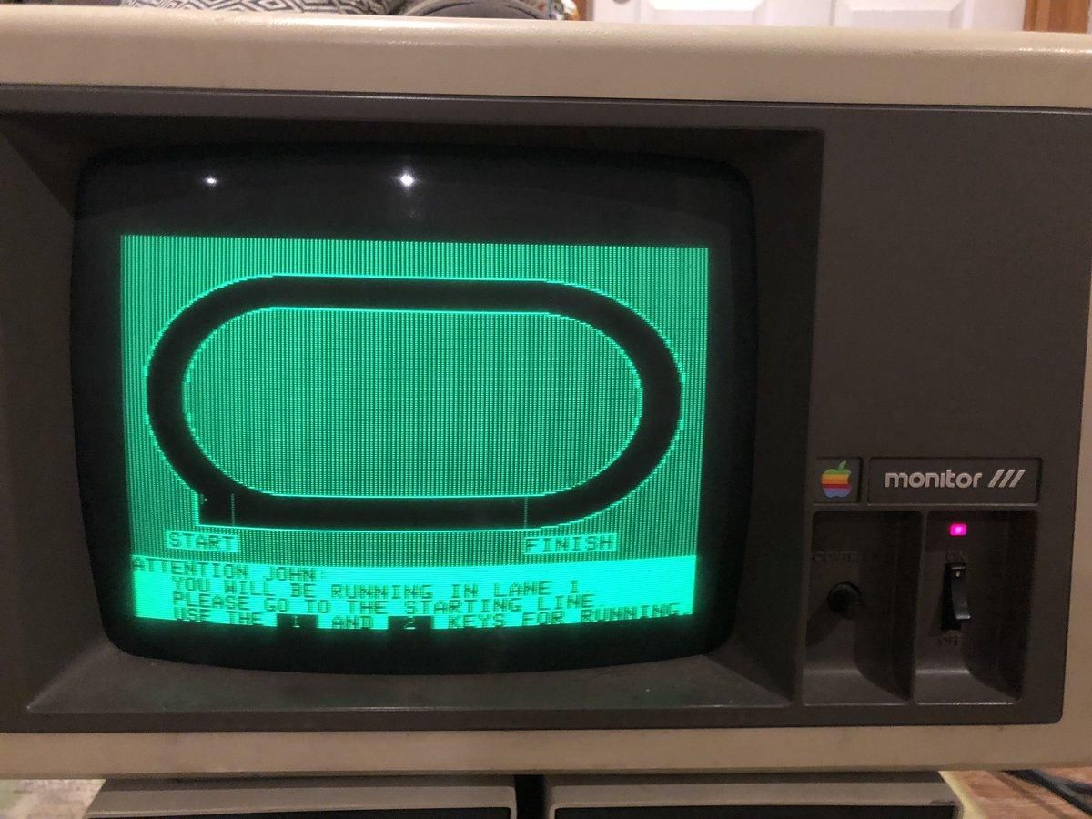 36-річний комп'ютер Apple досі працює: як він виглядає 36-річний комп'ютер Apple досі працює: як він виглядає