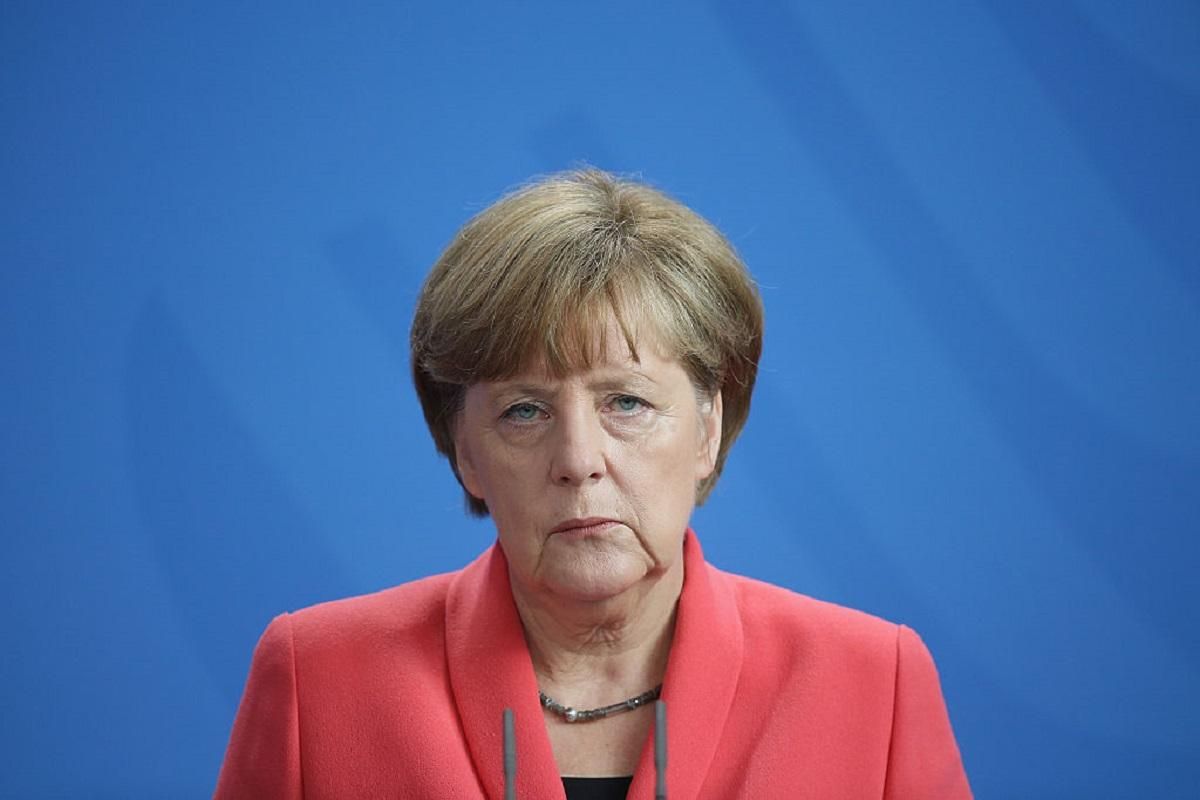 Меркель обеспокоена растущей агрессией США по отношению к "Северному потоку-2"