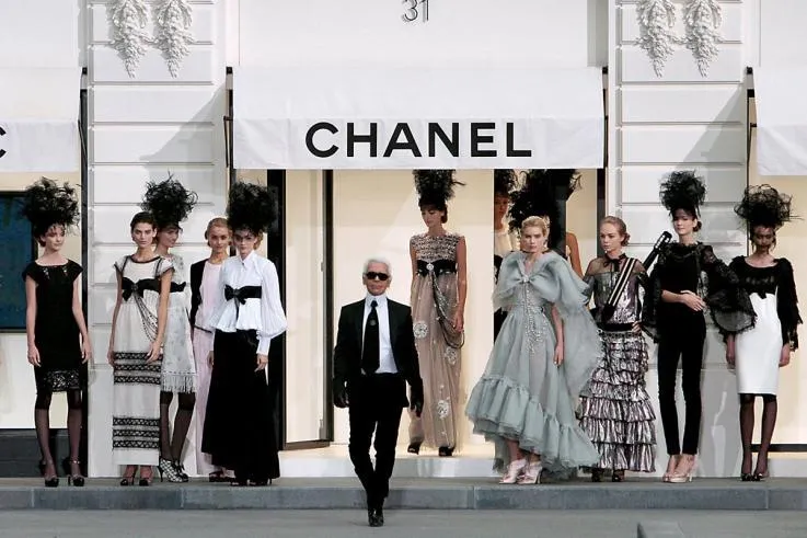 Карл Лагерфельд на показі Chanel