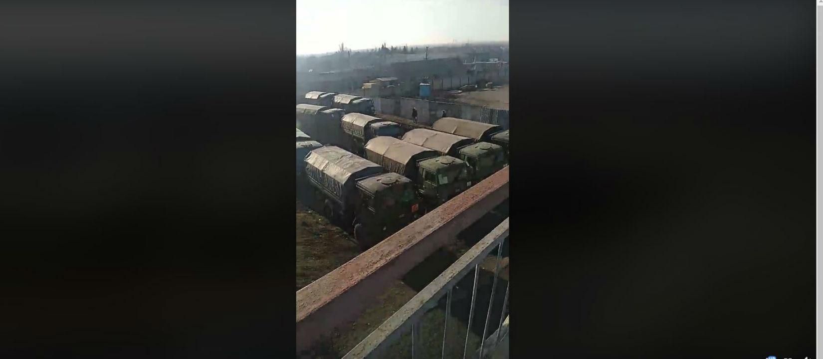 На кордоні з Україною помітили партію російських танків: відео