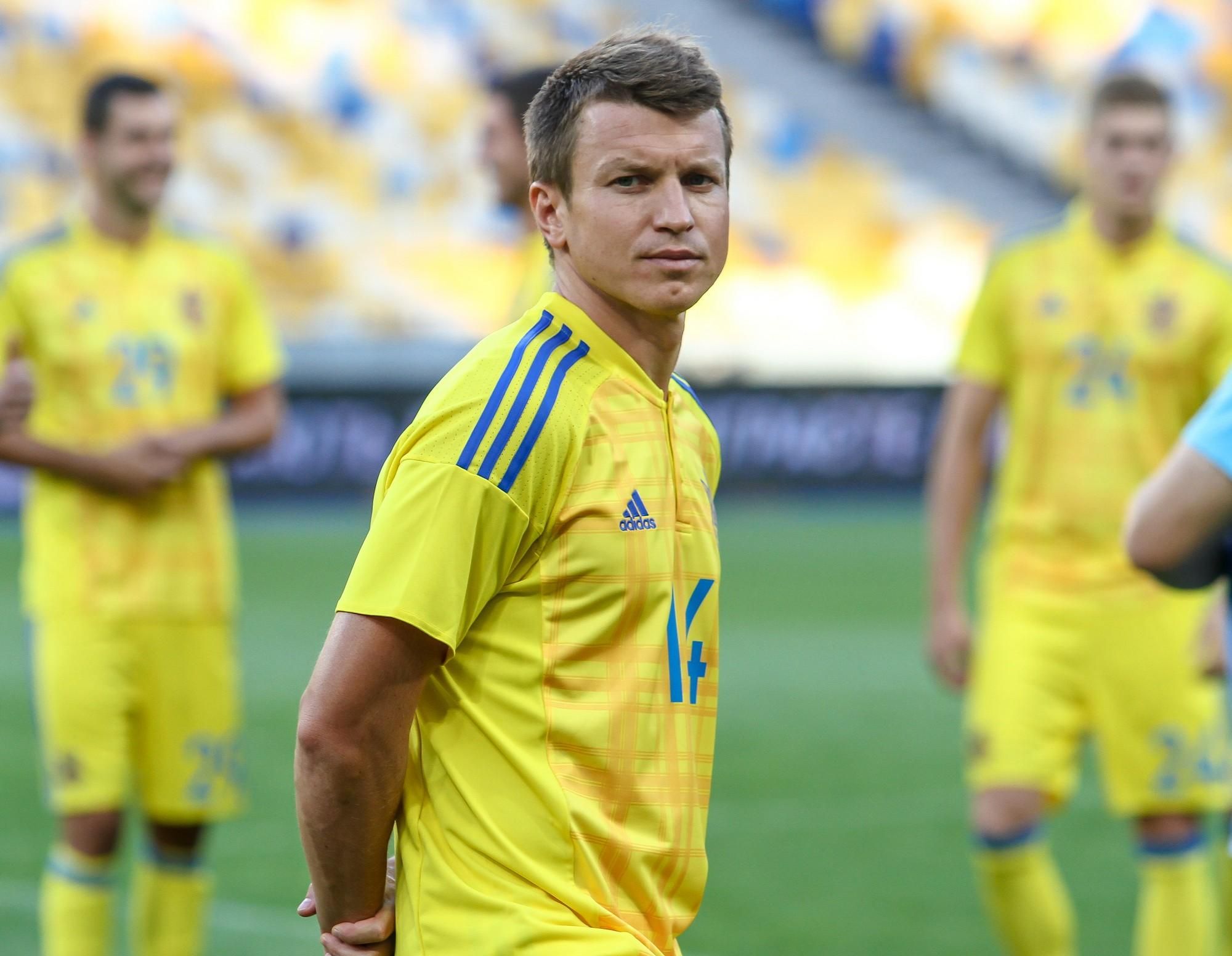 На самом деле, большинство футболистов курит, – Руслан Ротань